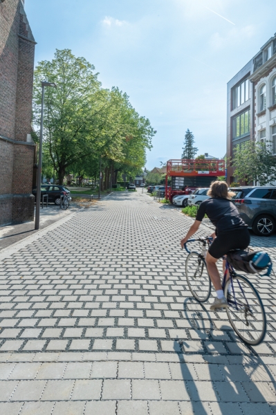 Heraanleg Leo Vermandellei en Van de Weyngaertplein Ekeren