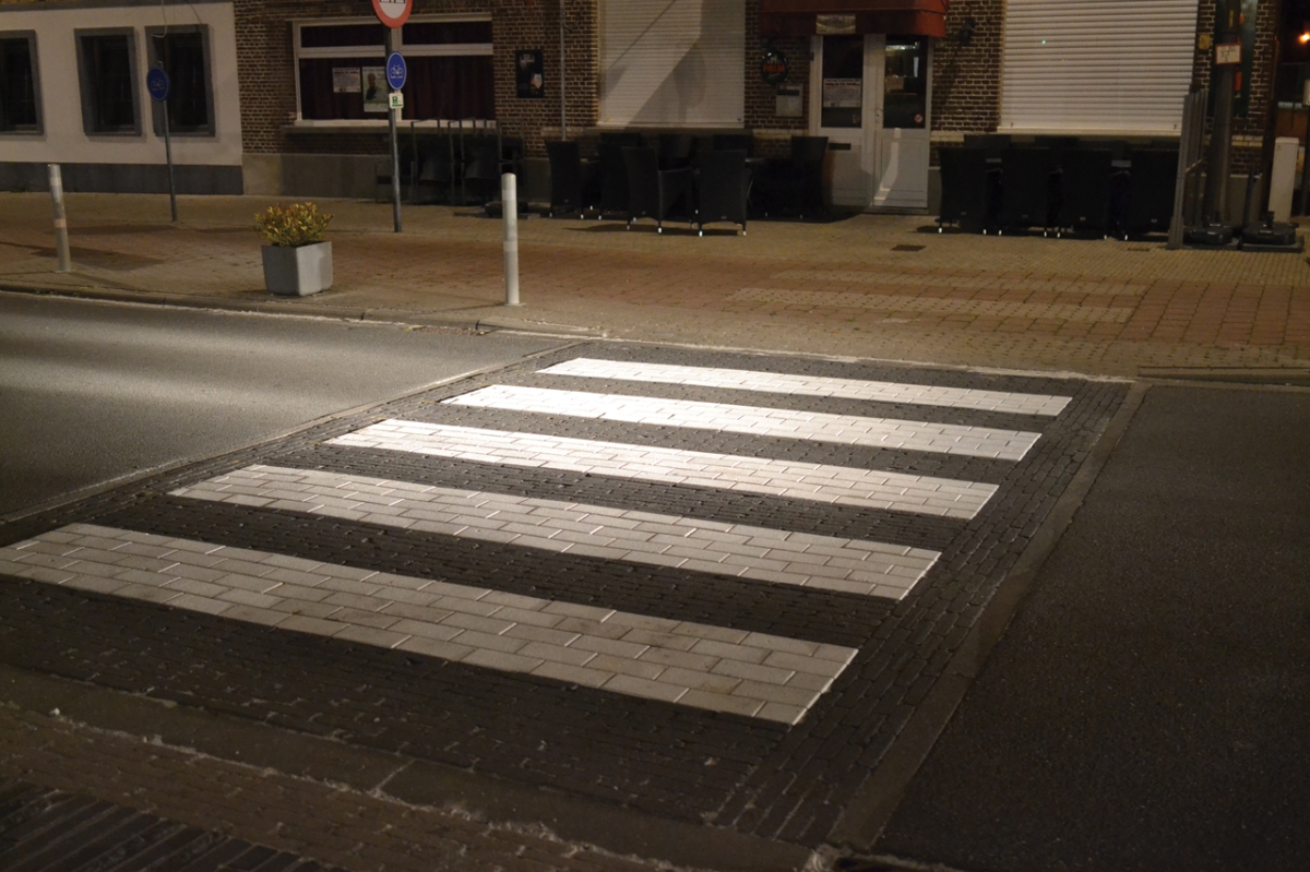 Lichtreflecterend zebrapad stationsomgeving Berlaar