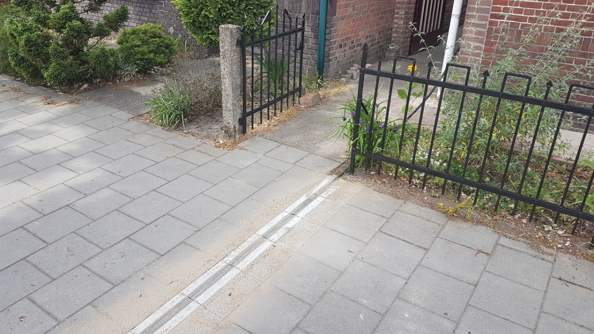 Oplossing voor laadkabels over trottoirs